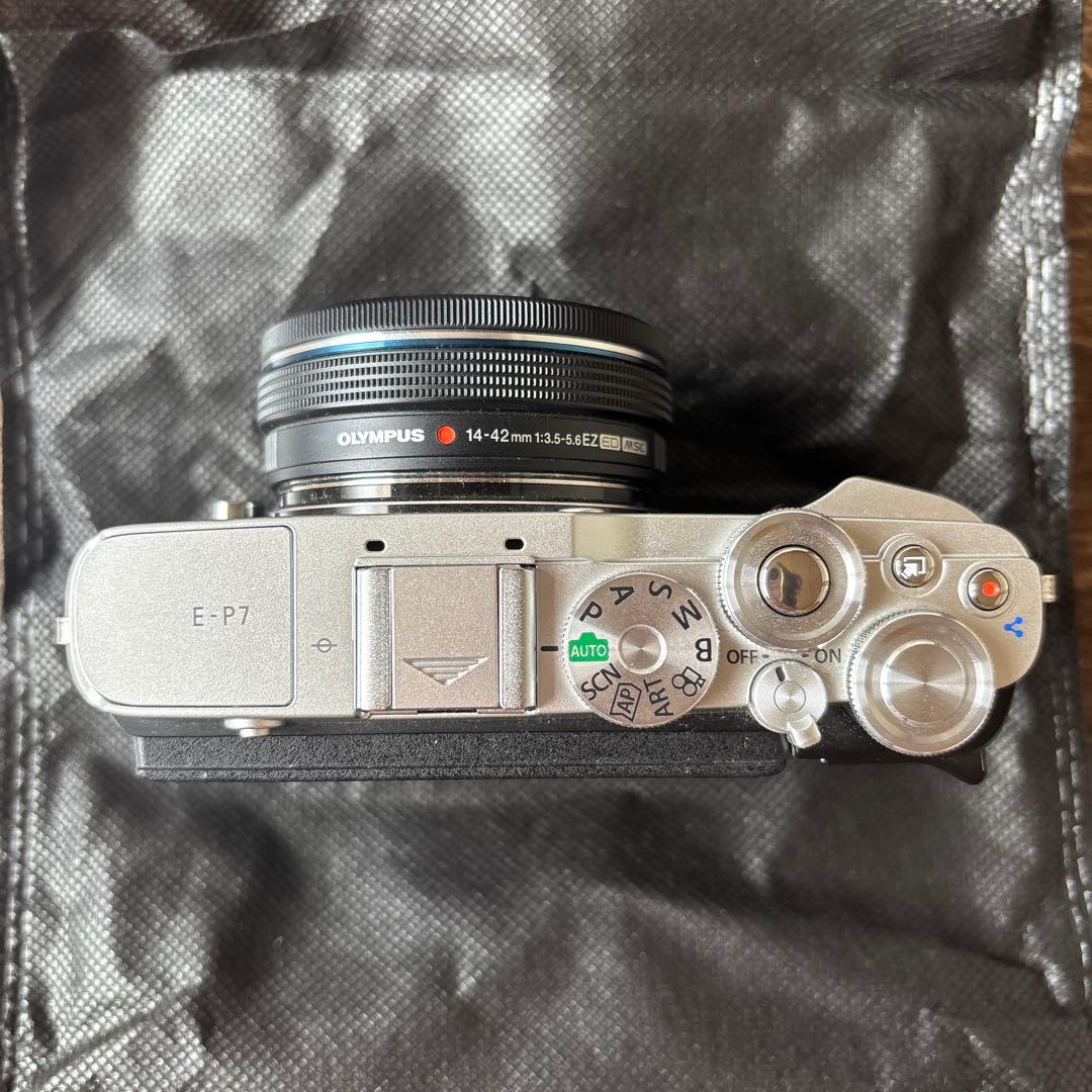 オリンパス PEN E-P7・14-42mm ミラーレス一眼カメラ シルバー