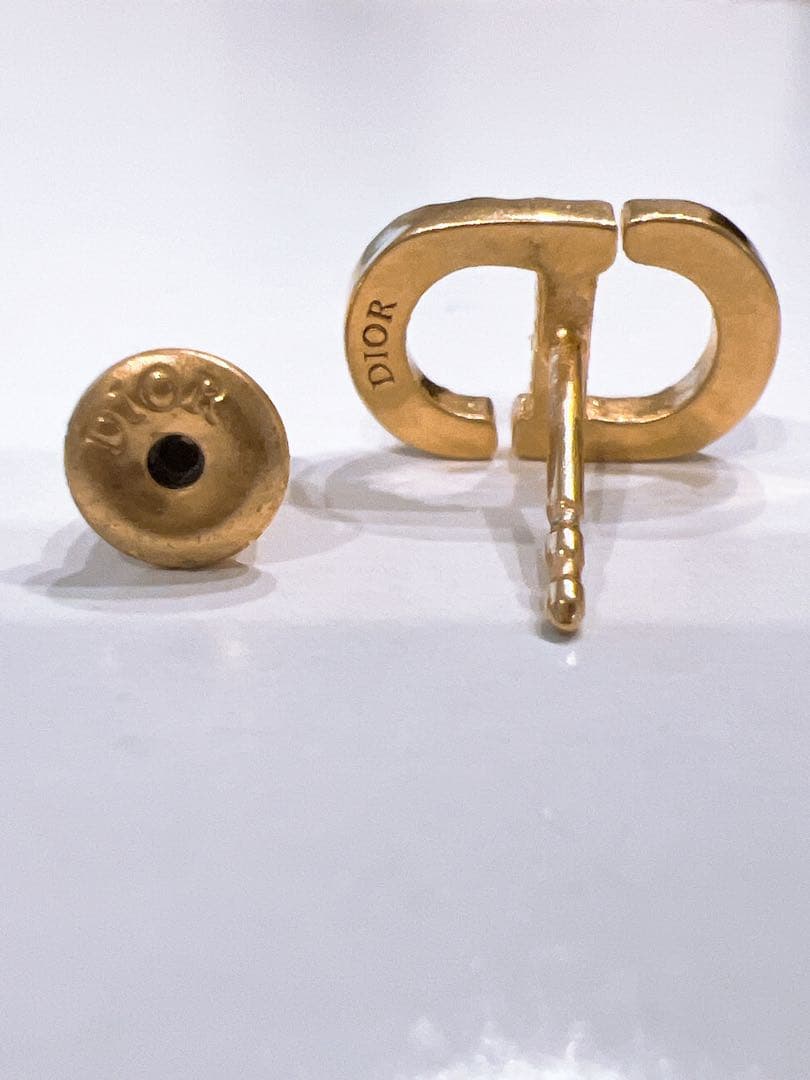 Diorゴールド Petit CD スタッドピアス クリスタル ピアス(片耳用)