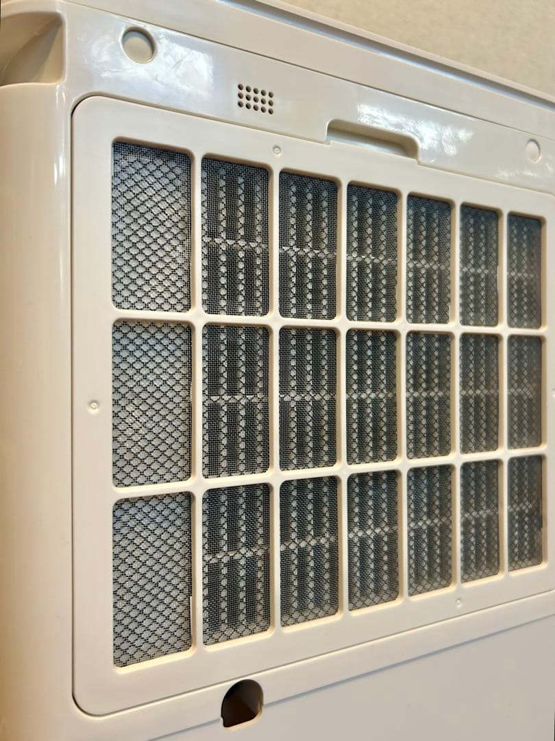 期間限定値下げ2月9日迄タンスのゲン　コンプレッサー式除湿機