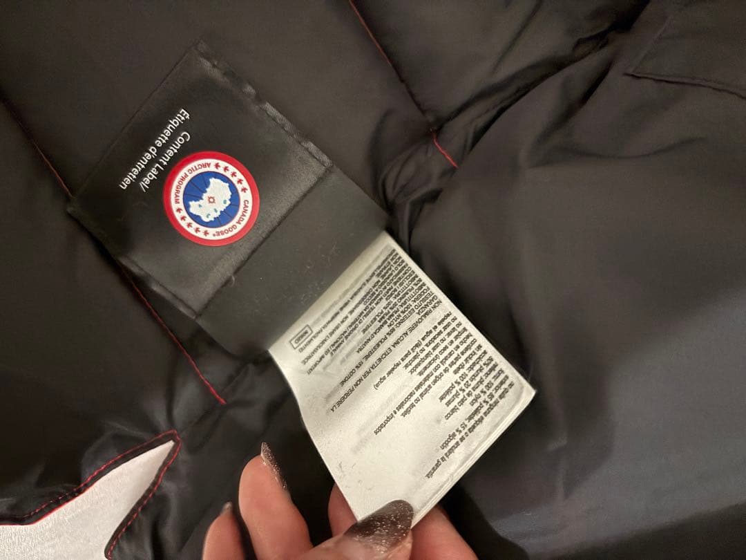   赤 ダウンベスト　美品　セール価格