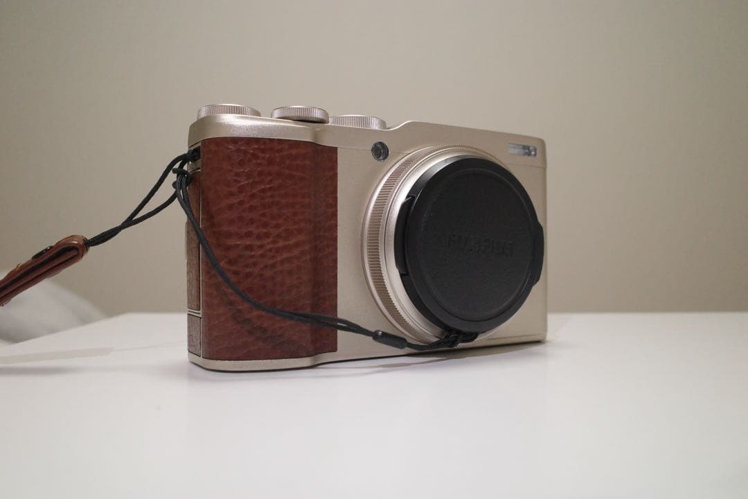 【美品】FUJIFILM XF10 シャンパンゴールド