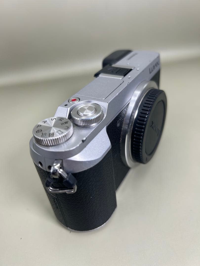 4K動画LUMIX DMC-GX7MK2 ミラーレス一眼カメラ本体とグリップ