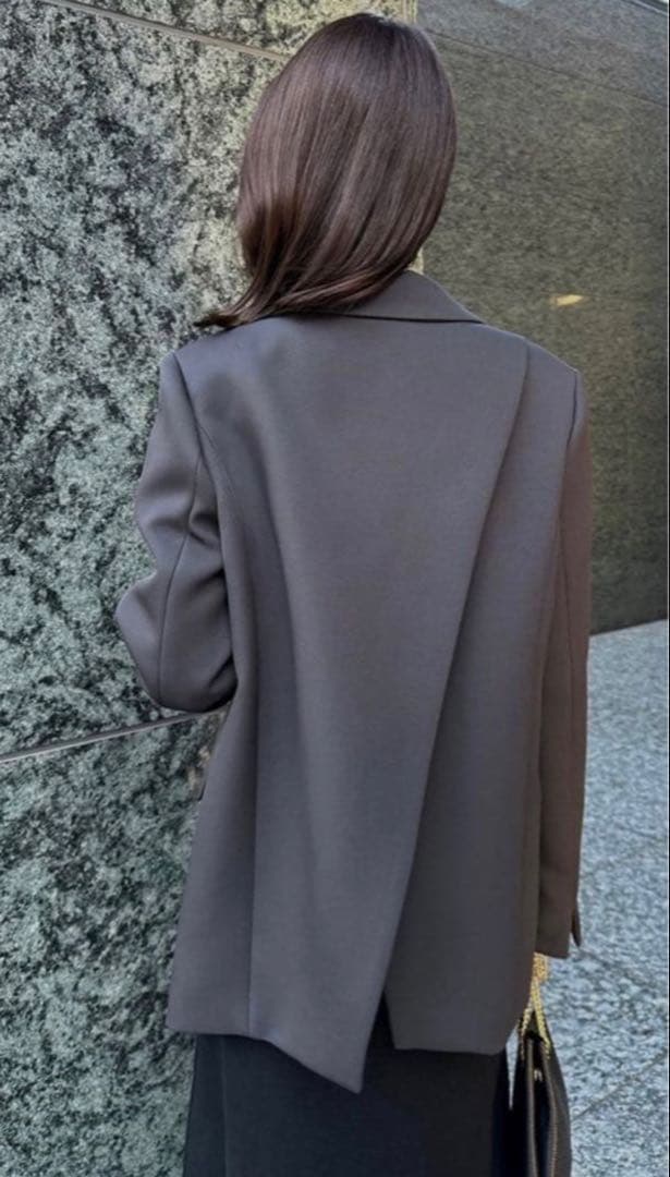 バックデザインフォルムジャケット　アニュアンス