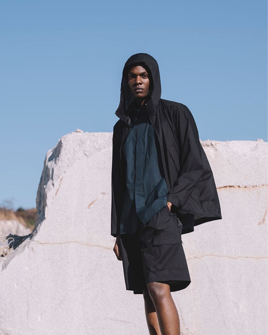 デサント　オルテライン　スイフトライト フーディー　サイズO 軽量、ポケッタブル