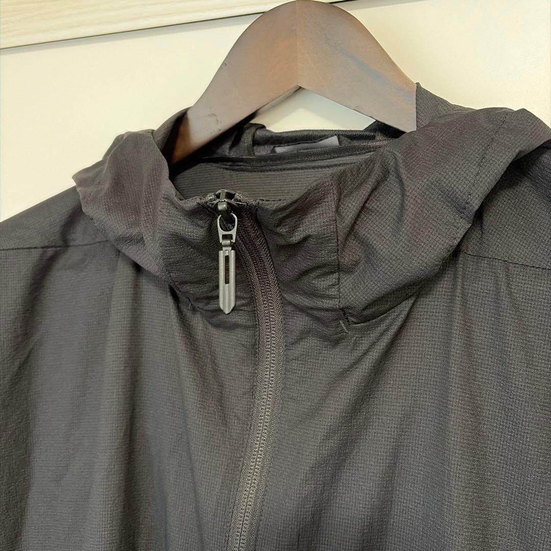 デサント　オルテライン　スイフトライト フーディー　サイズO 軽量、ポケッタブル