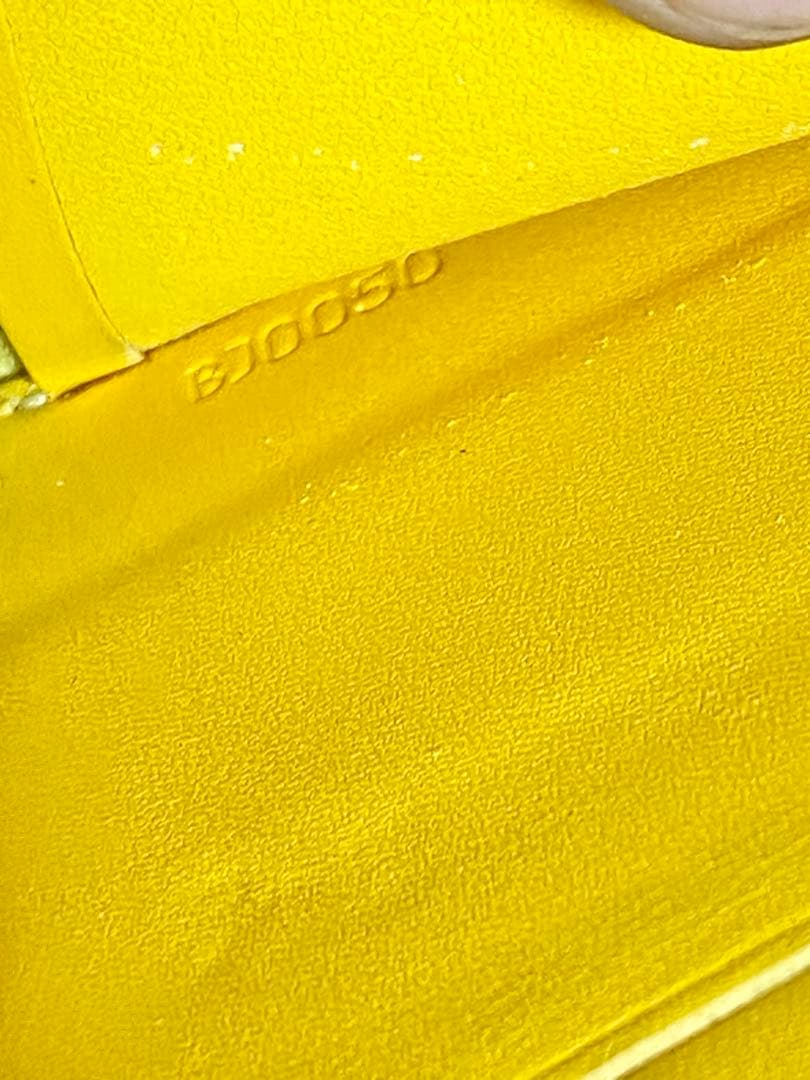 れ*れ様 LOUIS VUITTON 長財布 ブラック/イエロー　頂き物　シミあ