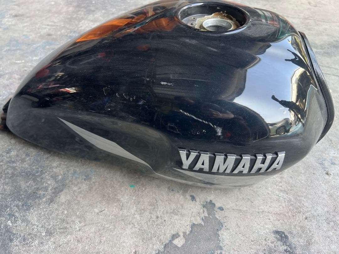 YAMAHA xjr400タンク凹みあり　サイドカウル、テールカウル付き