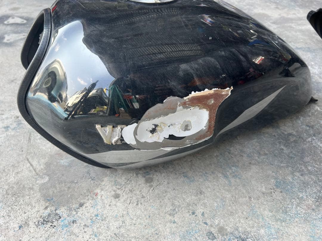 YAMAHA xjr400タンク凹みあり　サイドカウル、テールカウル付き