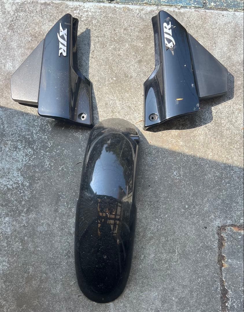 YAMAHA xjr400タンク凹みあり　サイドカウル、テールカウル付き