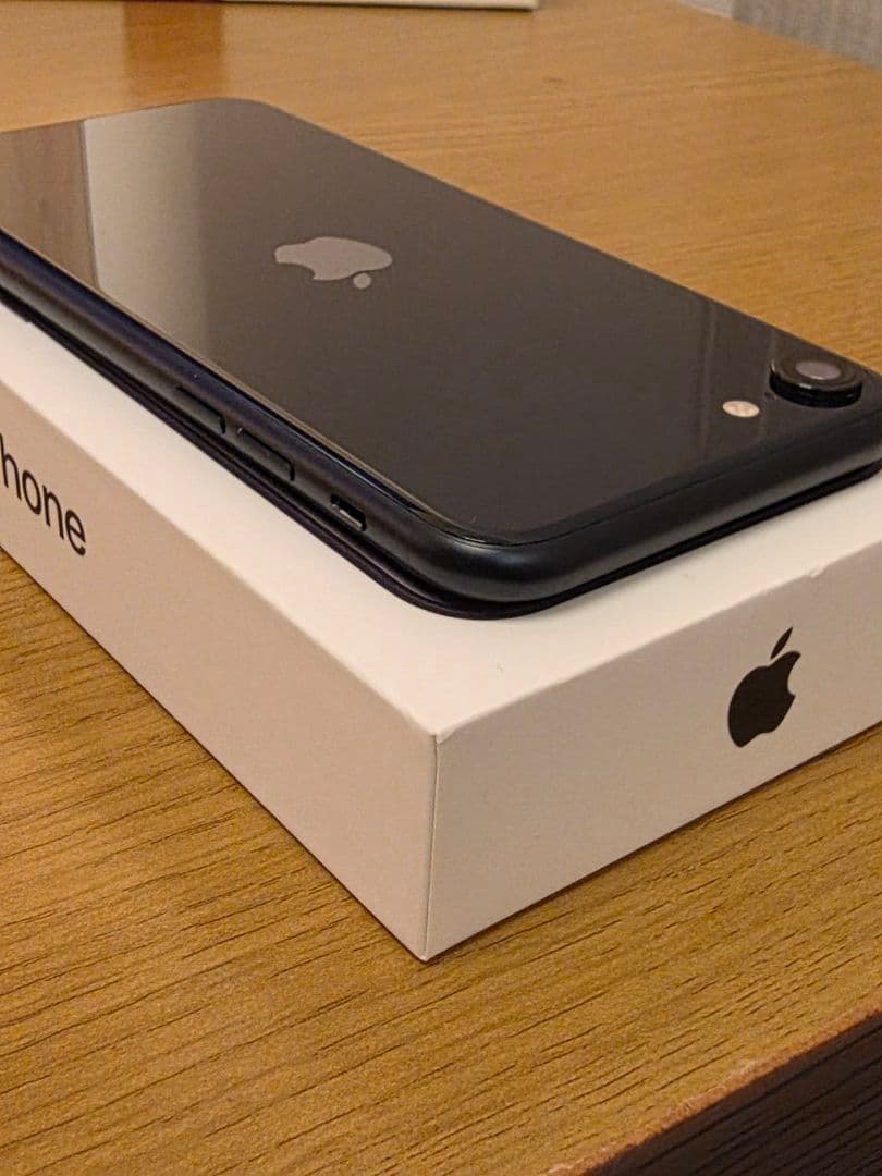 Apple iPhone SE (第3世代) ミッドナイト 本体