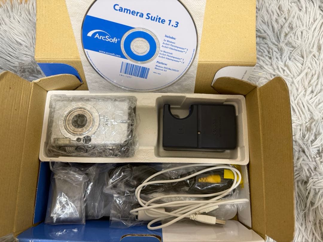 Canon IXY DIGITAL 500 本体と付属品