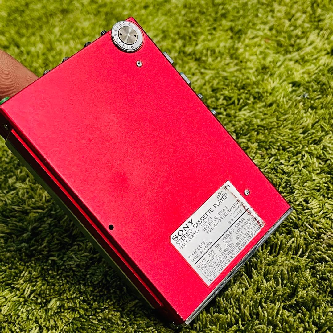 SONYWM-101カセットウォークマンレッド　イヤフォンなし本体のみジャンク品