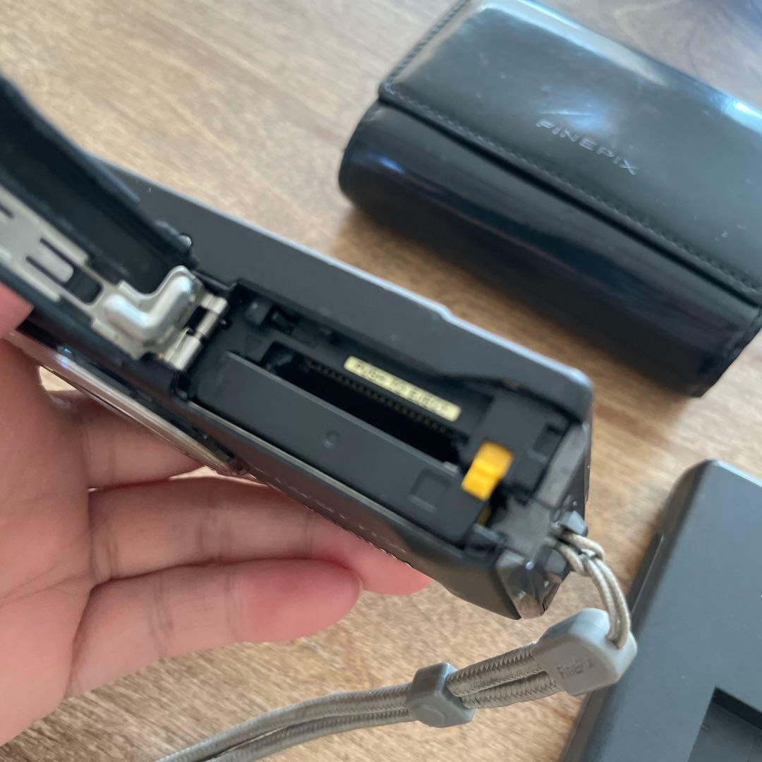 動作品　FUJIFILM FinePix F60fd デジタルカメラ　ブラック