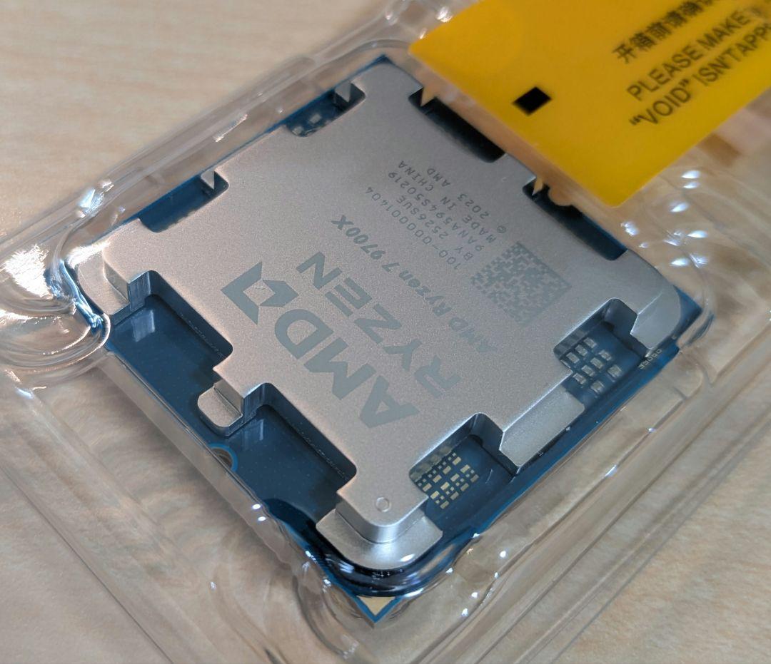 AMD Ryzen 7 9700X 新品 本体