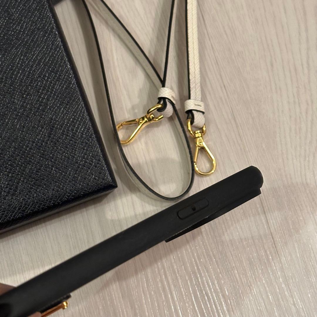 美品✨PRADA サフィアーノトライアングル iPhone14proケース