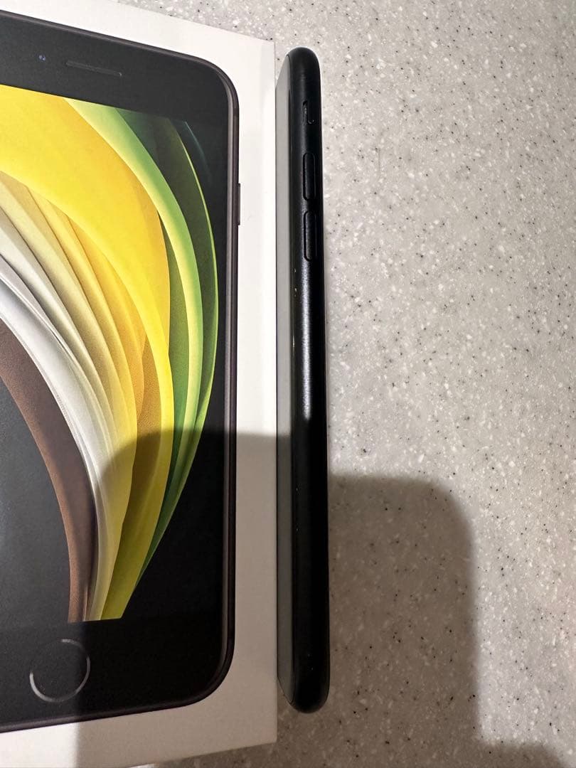 難有 iPhone SE2 64GBブラック SIMフリー MX9R2J/A