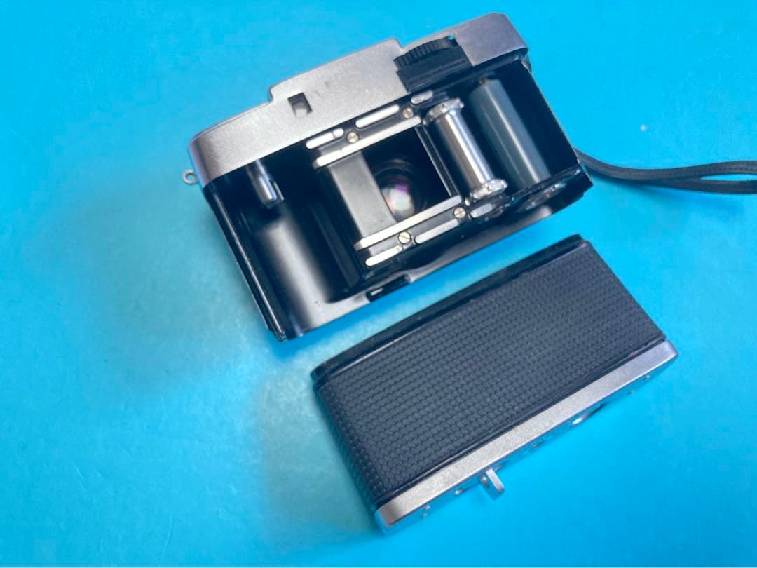 かわいいハーフサイズフィルムカメラ　OLYMPUS PEN D