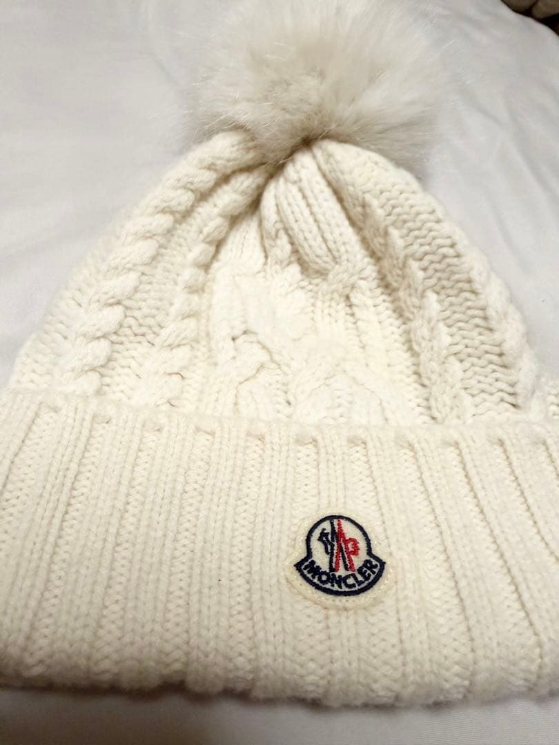 モンクレール ポンポン付きニット帽