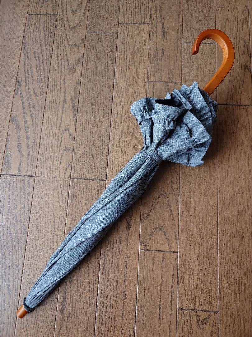 サンバリア100　折りたたみ日傘　２段折フリル　フロスト　グレー