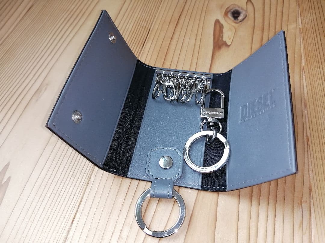 DIESEL　キーケース　X09010　ダークブラウン / グレー