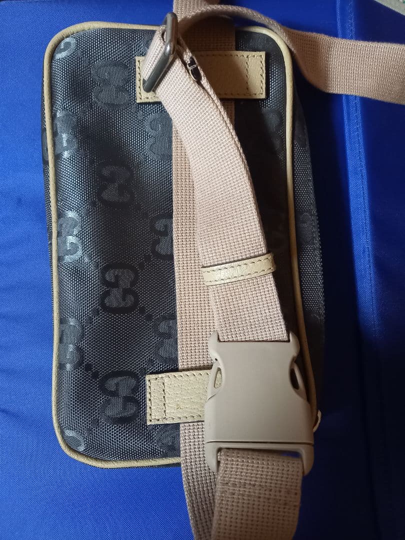 GUCCI　グッチ　ボディバッグ　グッチ オフ ザ グリッド