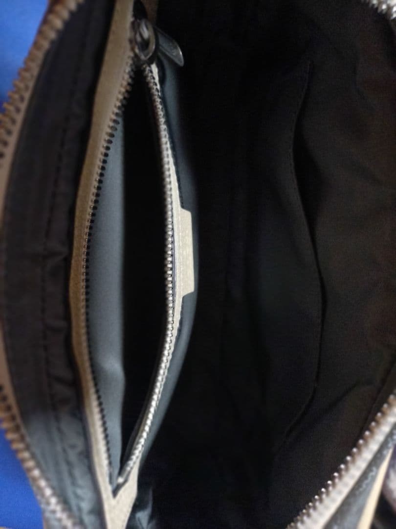 GUCCI　グッチ　ボディバッグ　グッチ オフ ザ グリッド