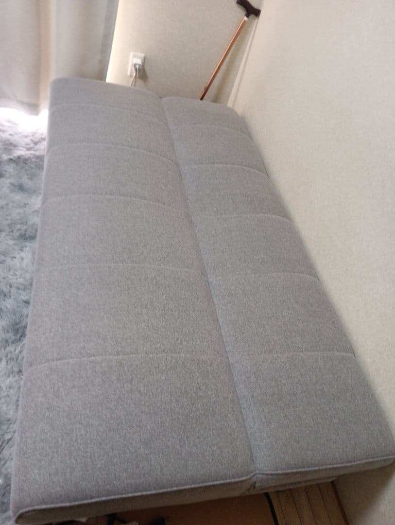 【お正月セール】グレーのモダン2人掛けソファ