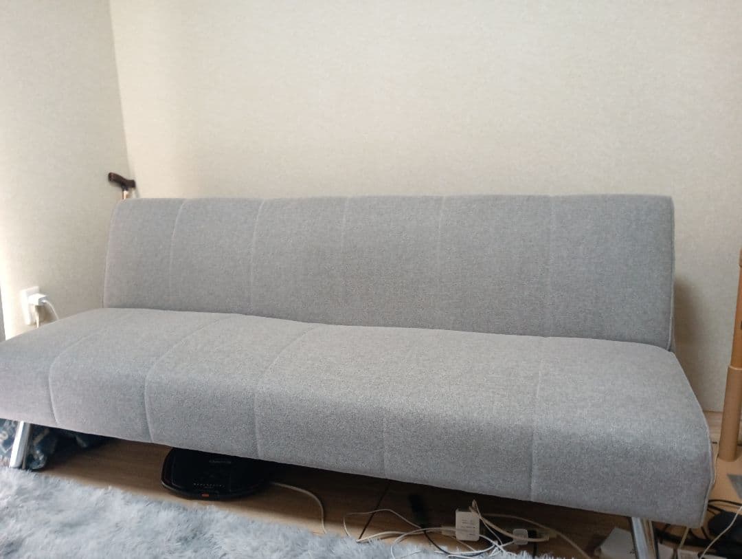 【お正月セール】グレーのモダン2人掛けソファ