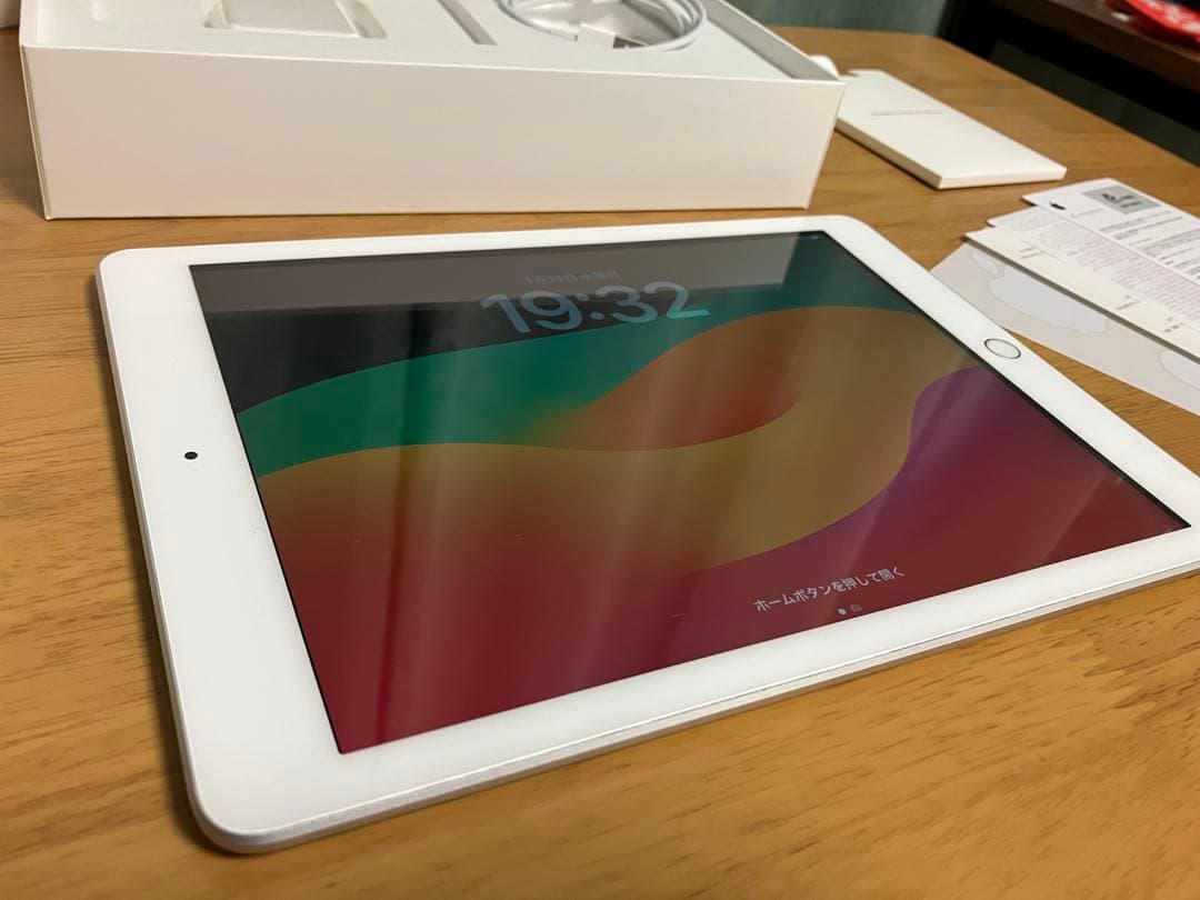 【美品】第6世代　iPad シルバー　Wi-Fi 32GB シートシール付