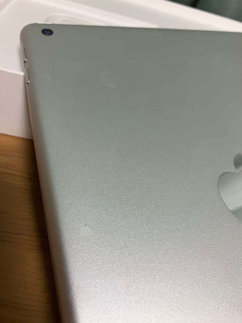 【美品】第6世代　iPad シルバー　Wi-Fi 32GB シートシール付