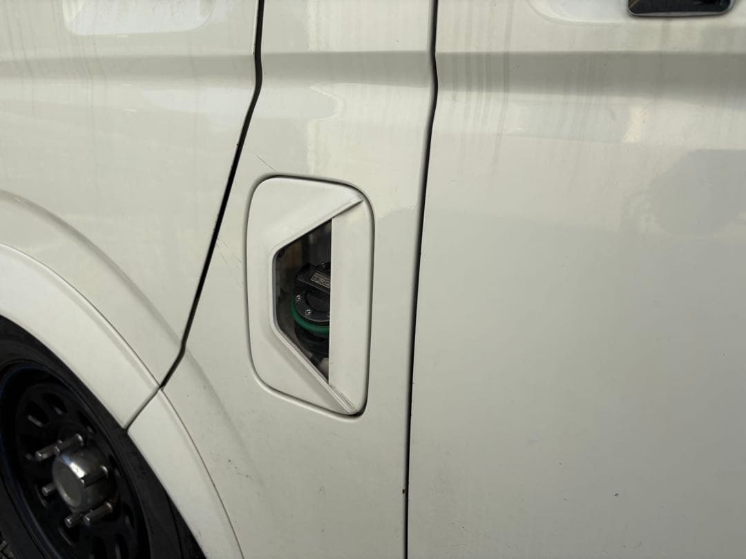 ハイエース　フューエルリッドカバー　給油口カバー