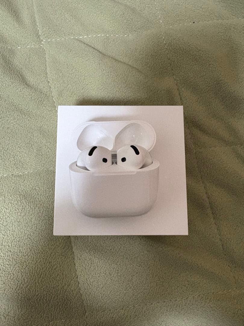 美品 AirPods 4 アクティブノイズキャンセリング
