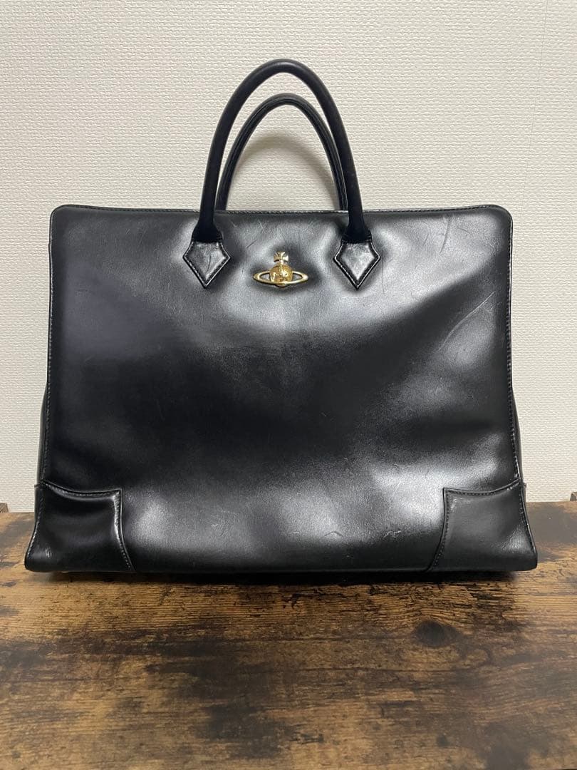 チャーム付き！ ヴィヴィアンウエストウッド　牛革　ビジネスバッグ