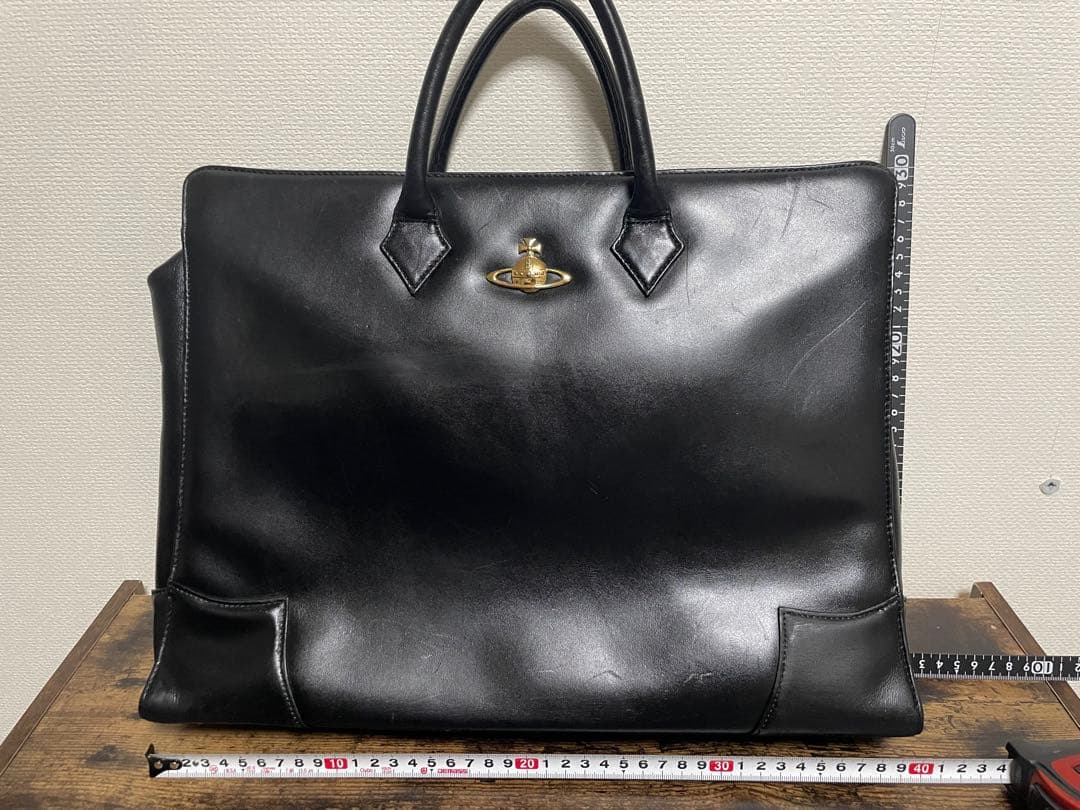 チャーム付き！ ヴィヴィアンウエストウッド　牛革　ビジネスバッグ