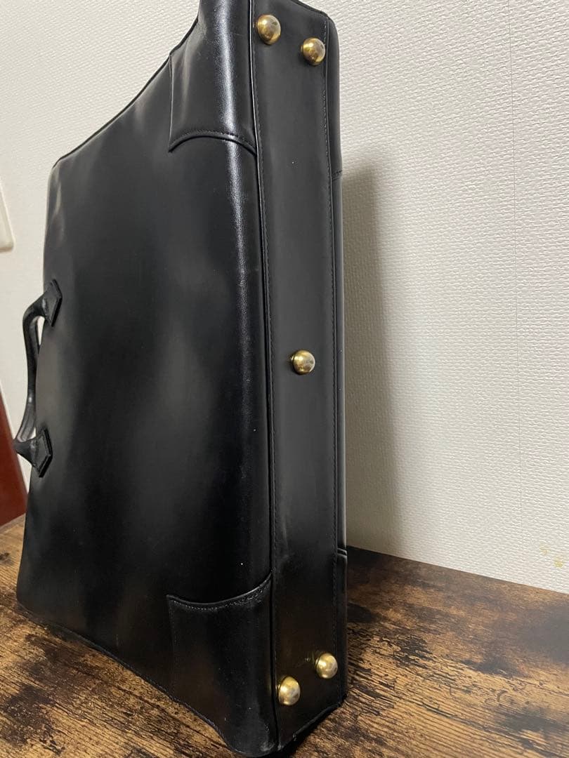 チャーム付き！ ヴィヴィアンウエストウッド　牛革　ビジネスバッグ