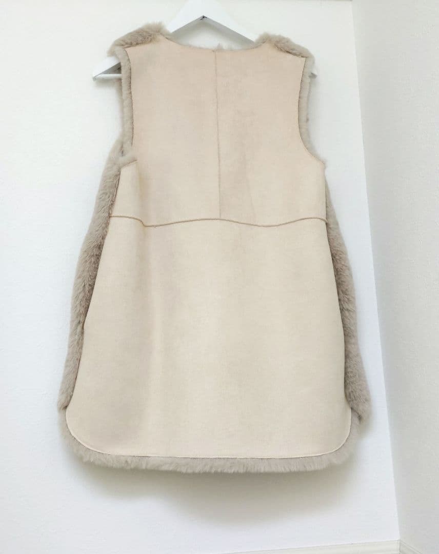 美品【l'armoire de luxe】エコファーリバーシブルベスト　ベージュ