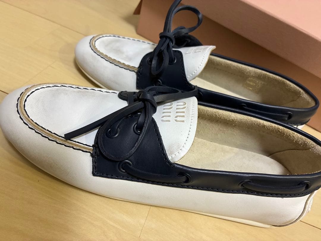 miumiu ブリーチドツートンレザーローファー