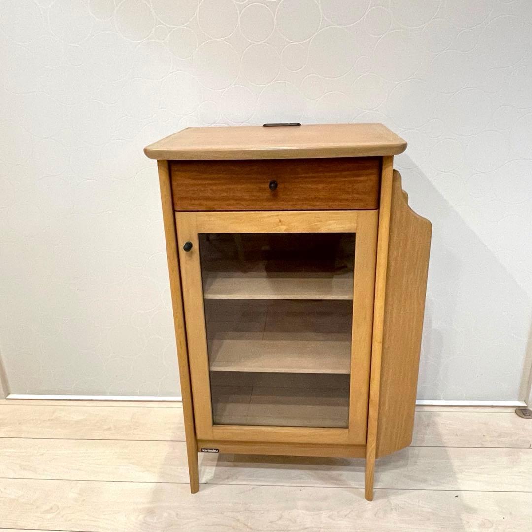 【美品】karimoku キャビネット 収納棚 ガラス扉 コンセント付