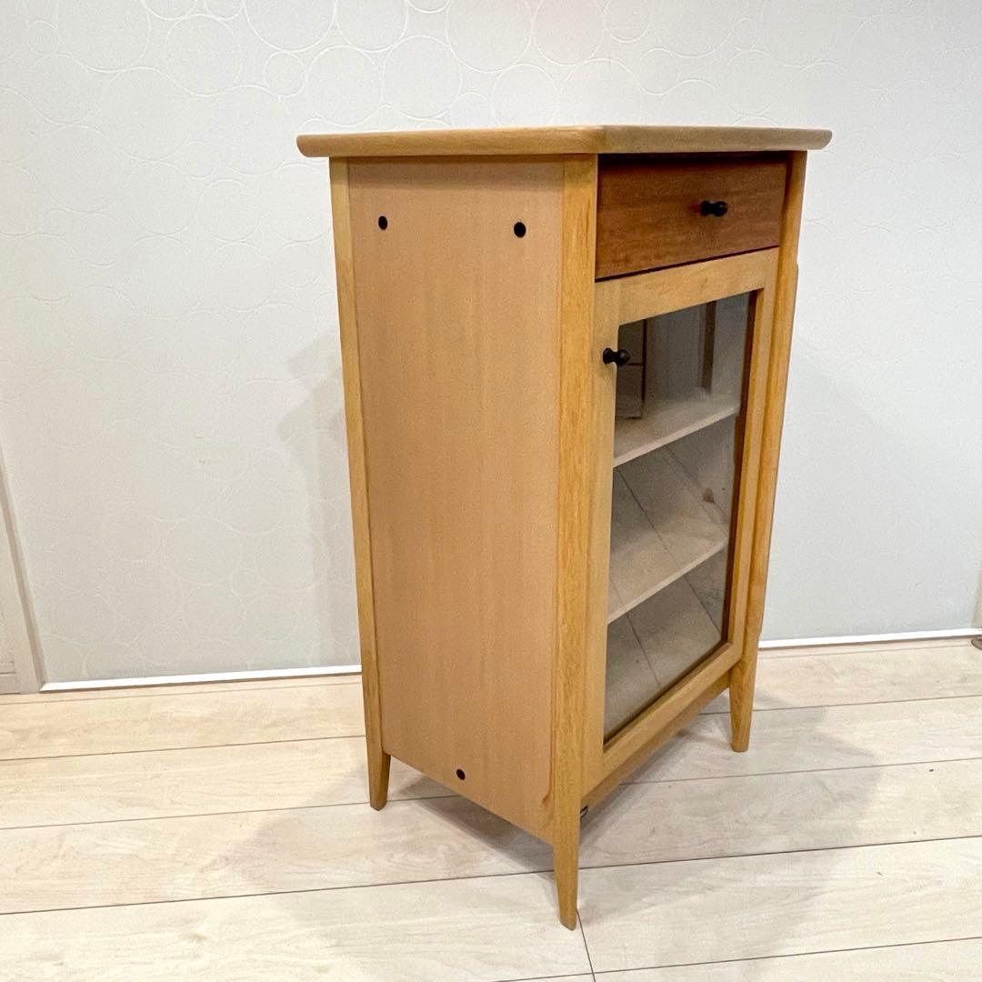 【美品】karimoku キャビネット 収納棚 ガラス扉 コンセント付