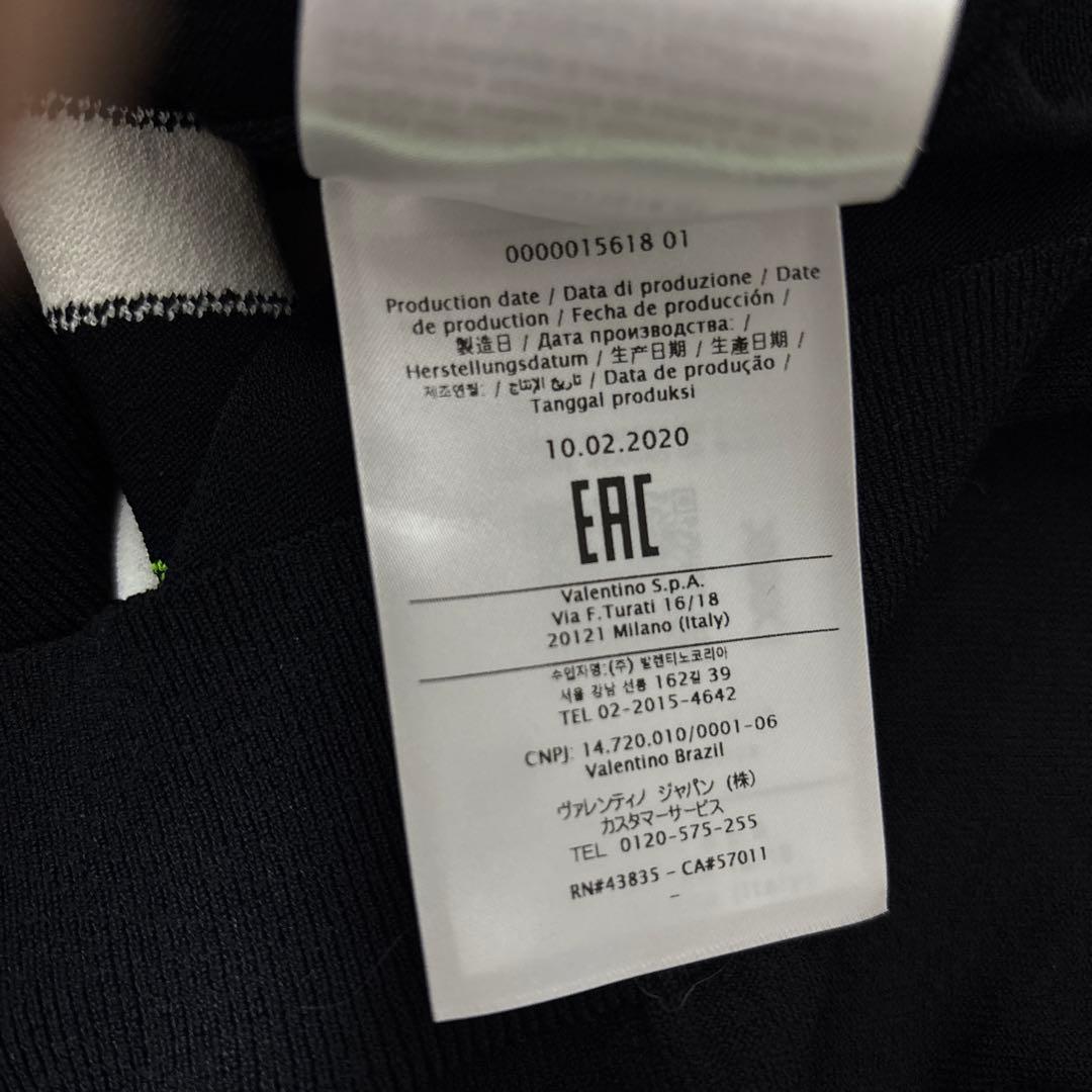 VALENTINO ブラック ネオングリーン Vロゴ