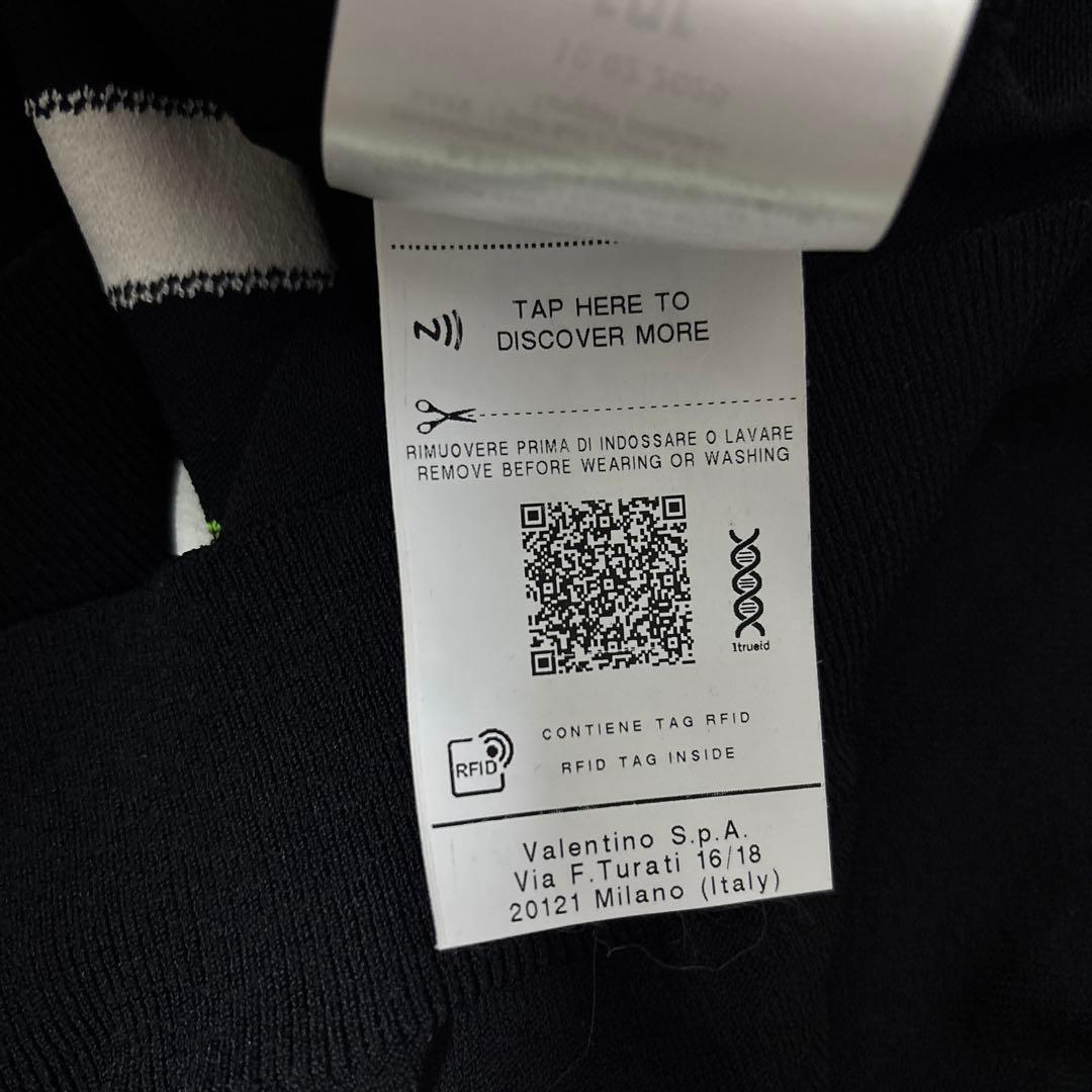 VALENTINO ブラック ネオングリーン Vロゴ