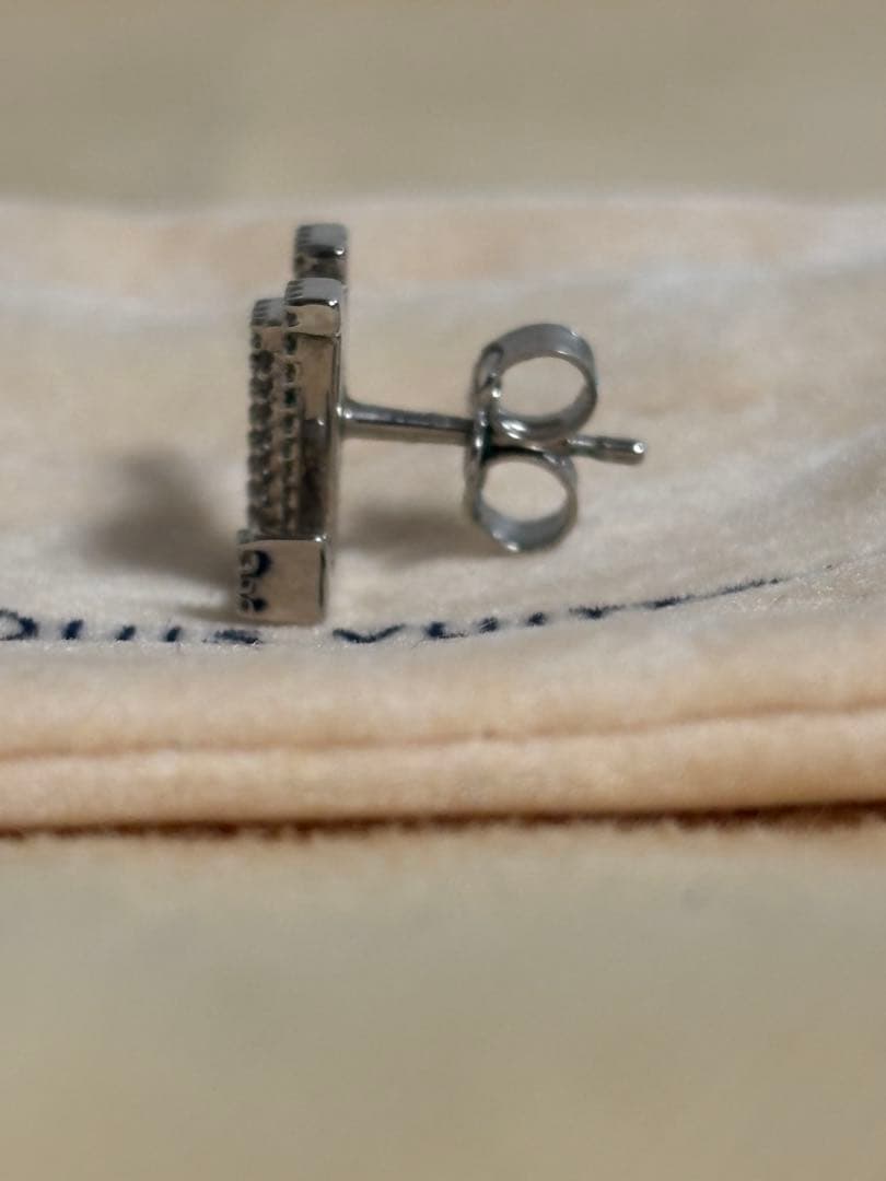 LV アイコニック ストラスピアス