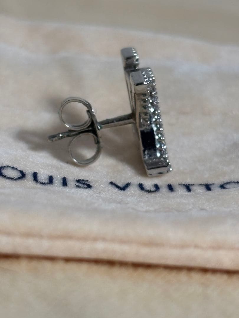 LV アイコニック ストラスピアス