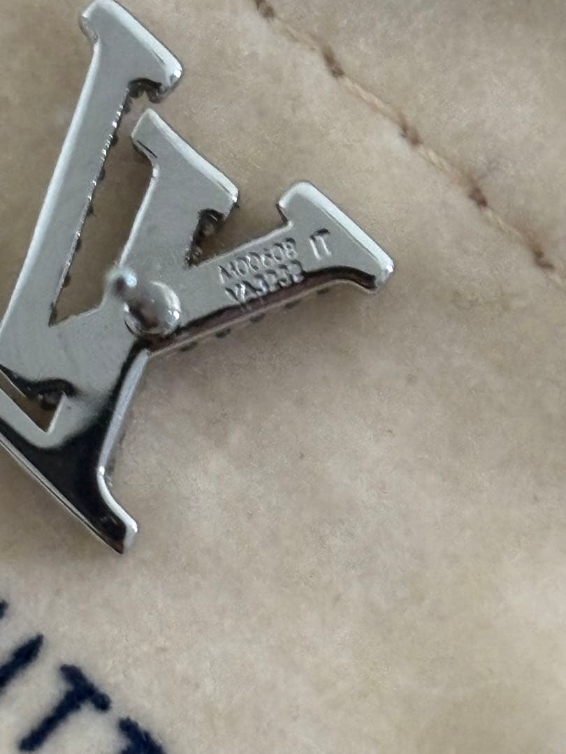 LV アイコニック ストラスピアス