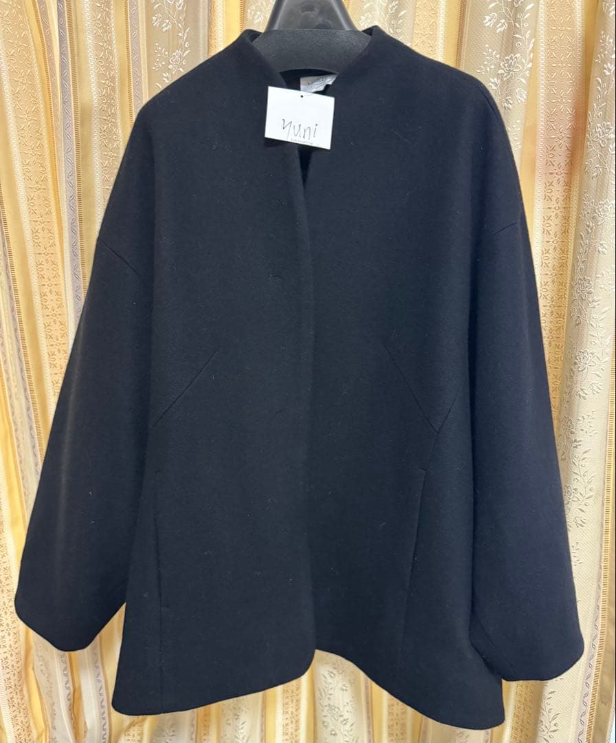 yuniノーカラーコート　ウールスーパー100 ブラック ミドル