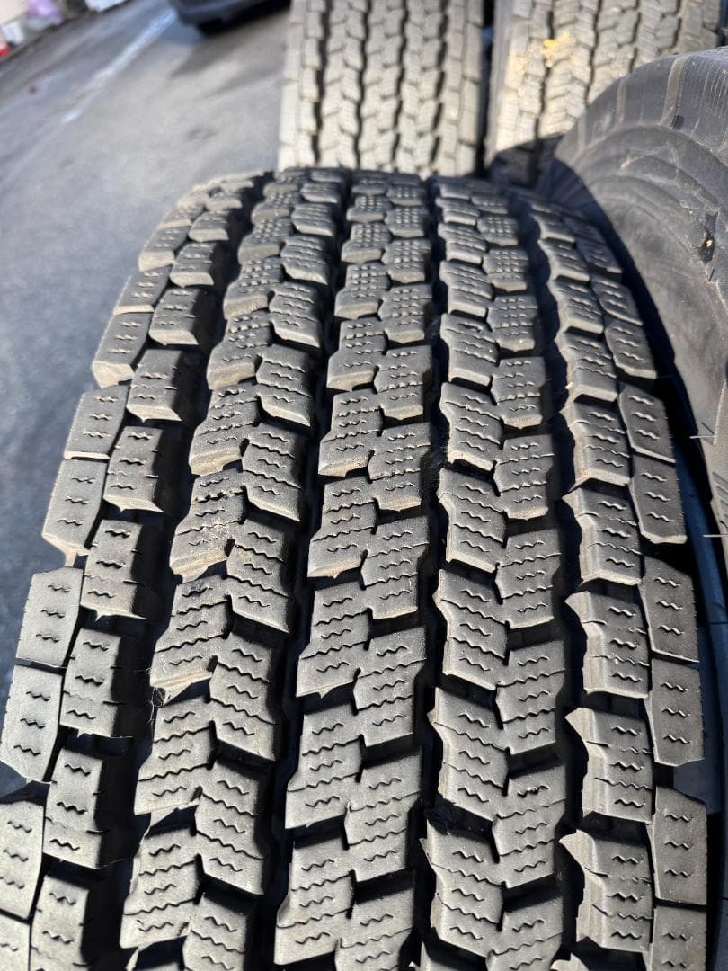 23年製 溝8割 265/70R19.5 ヨコハマ 905W ホイール付 6本