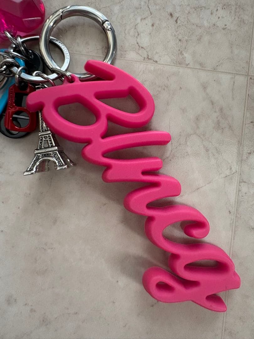 正規店購入 Balenciagaビッグ スーベニア キーホルダー チャーム