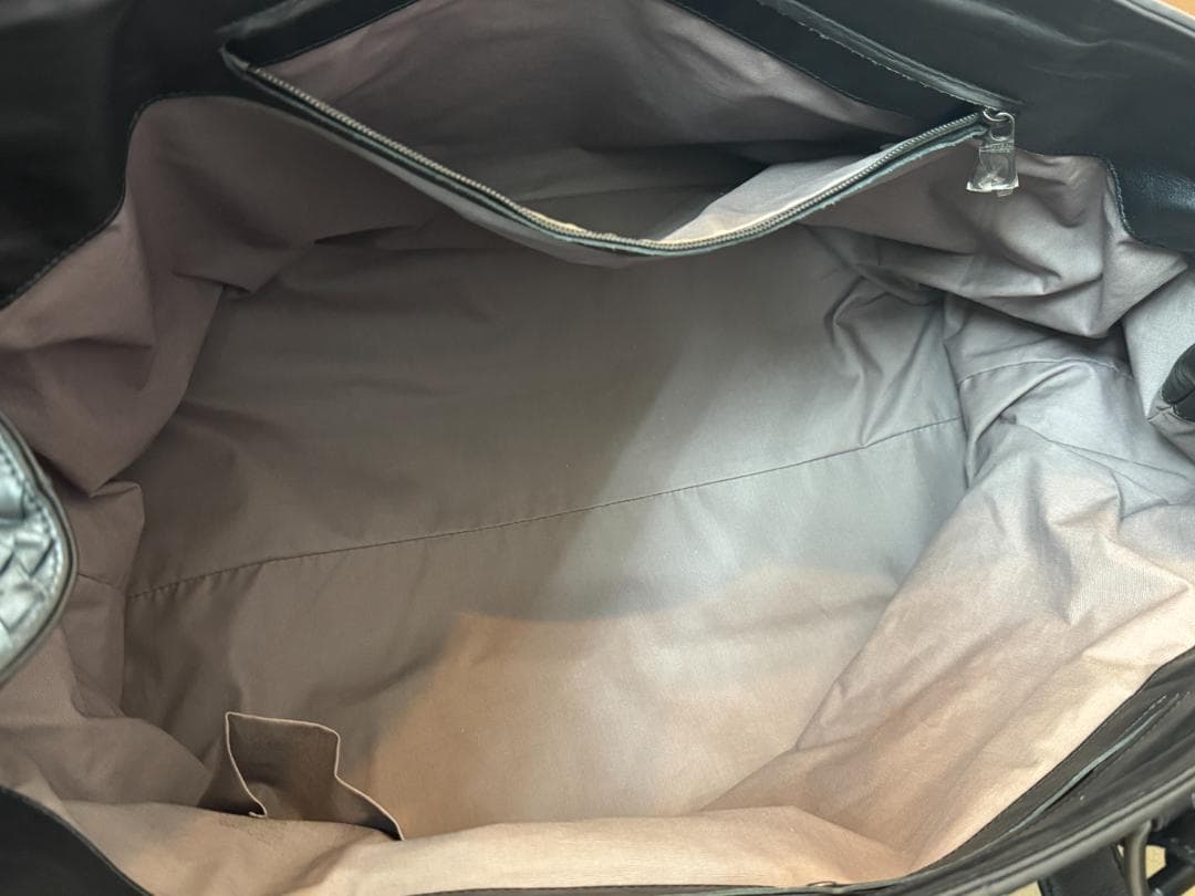 Bottega Veneta ブラックレザーボストンバッグ