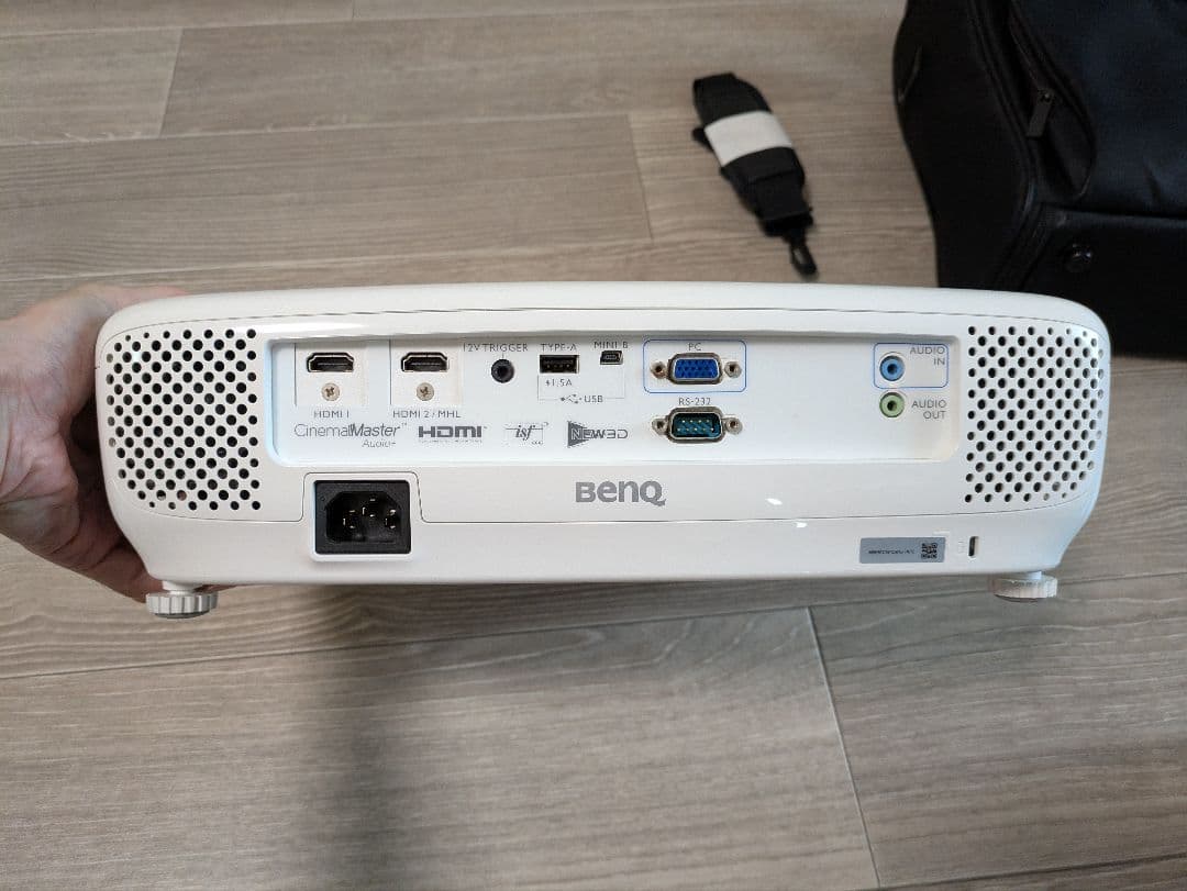 BenQ HT2150ST ホームプロジェクター