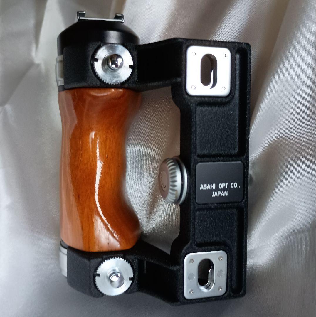 ほぼ無傷で綺麗。PENTAX 6 X 7 中判カメラ　バケペン ウッドグリップ